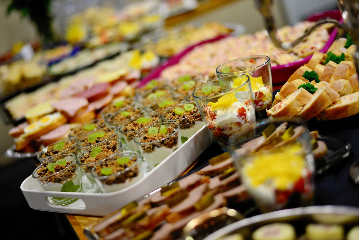Warmes Buffet-Brünings Partyservice